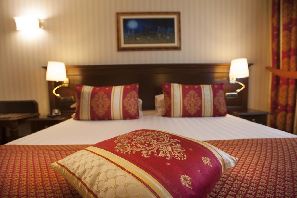 Hotel Calissano Алба Екстериор снимка