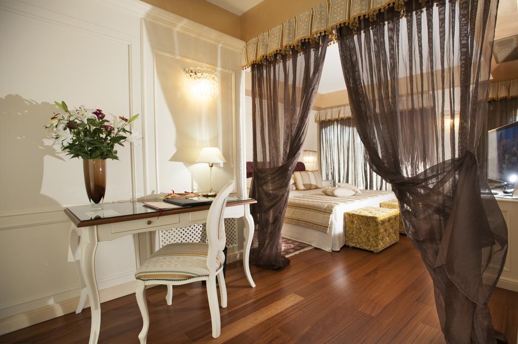 Hotel Calissano Алба Екстериор снимка