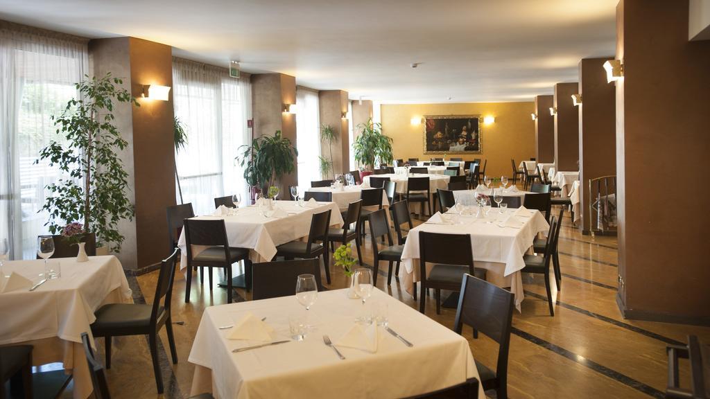 Hotel Calissano Алба Екстериор снимка