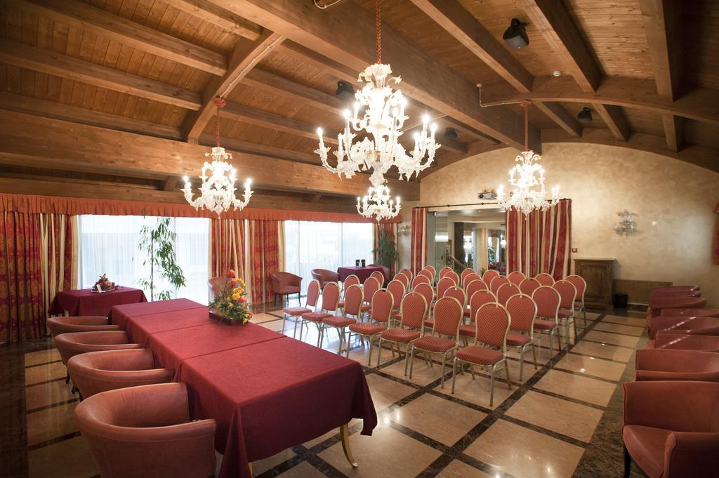 Hotel Calissano Алба Екстериор снимка