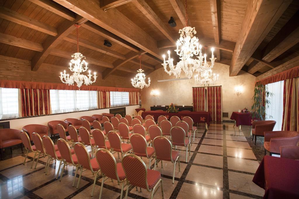 Hotel Calissano Алба Екстериор снимка