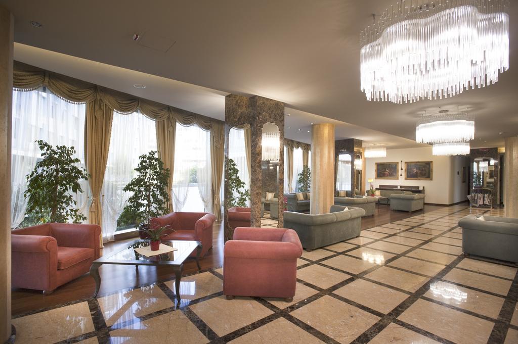 Hotel Calissano Алба Екстериор снимка