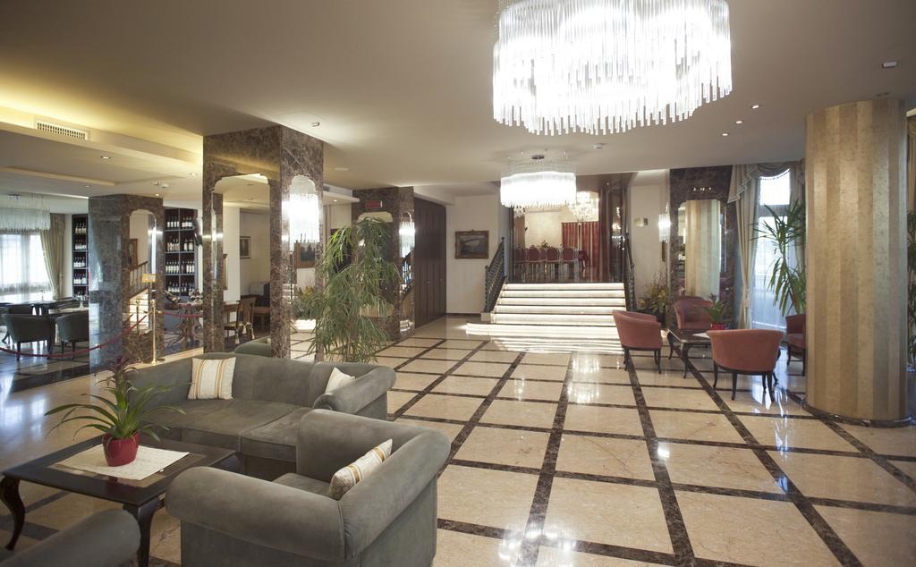 Hotel Calissano Алба Екстериор снимка