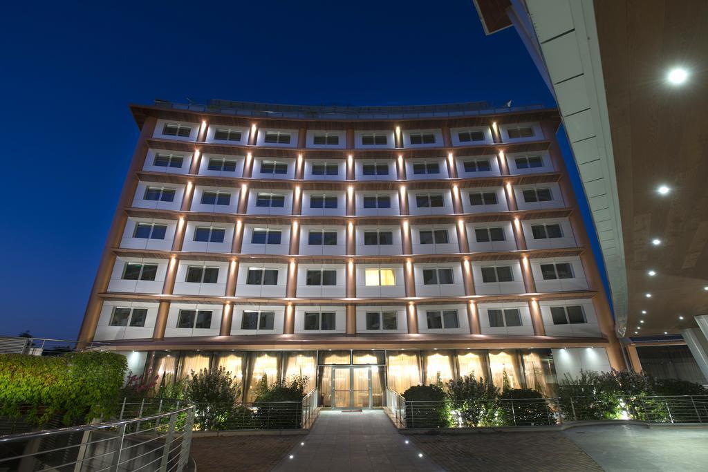 Hotel Calissano Алба Екстериор снимка