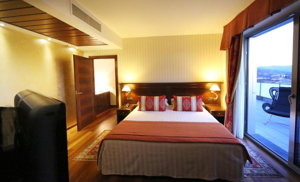 Hotel Calissano Алба Стая снимка
