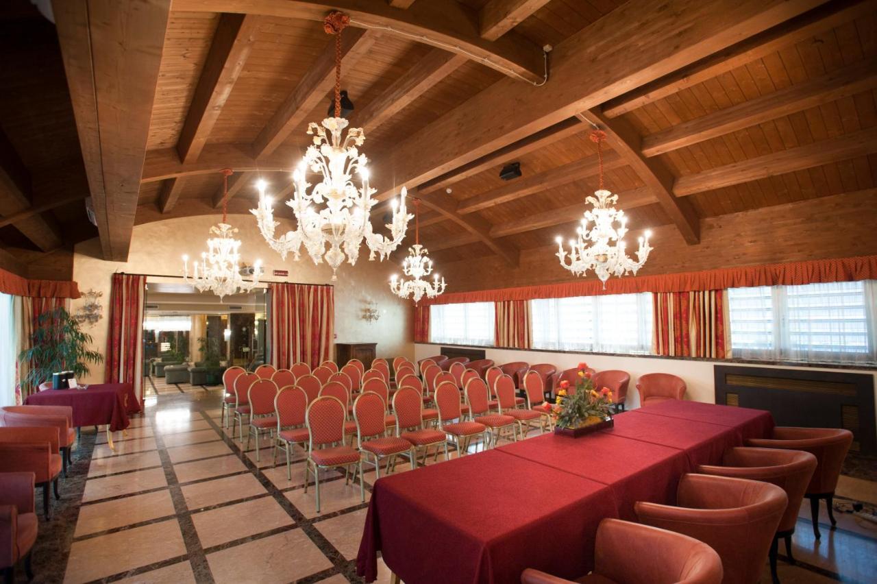 Hotel Calissano Алба Екстериор снимка