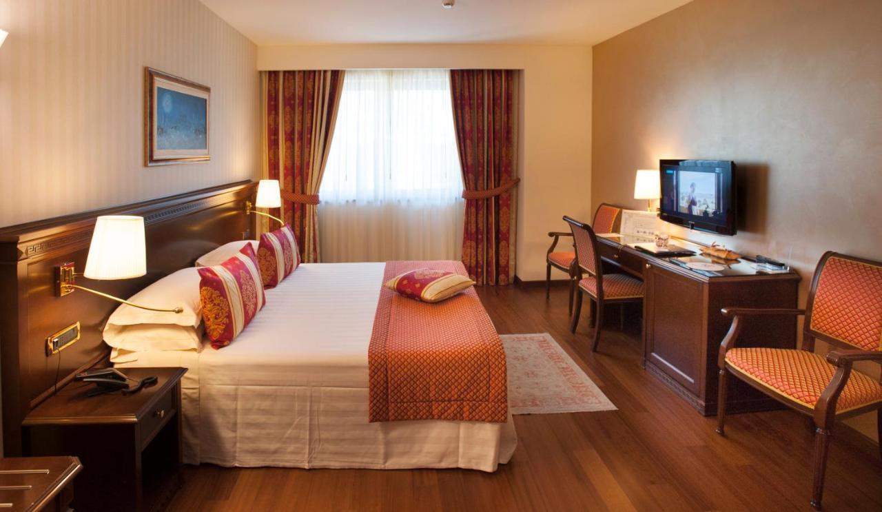 Hotel Calissano Алба Екстериор снимка
