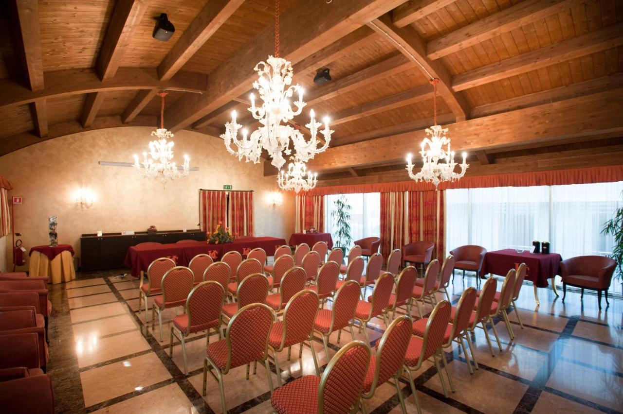 Hotel Calissano Алба Екстериор снимка