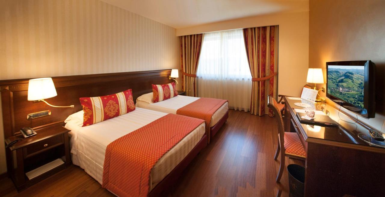 Hotel Calissano Алба Екстериор снимка
